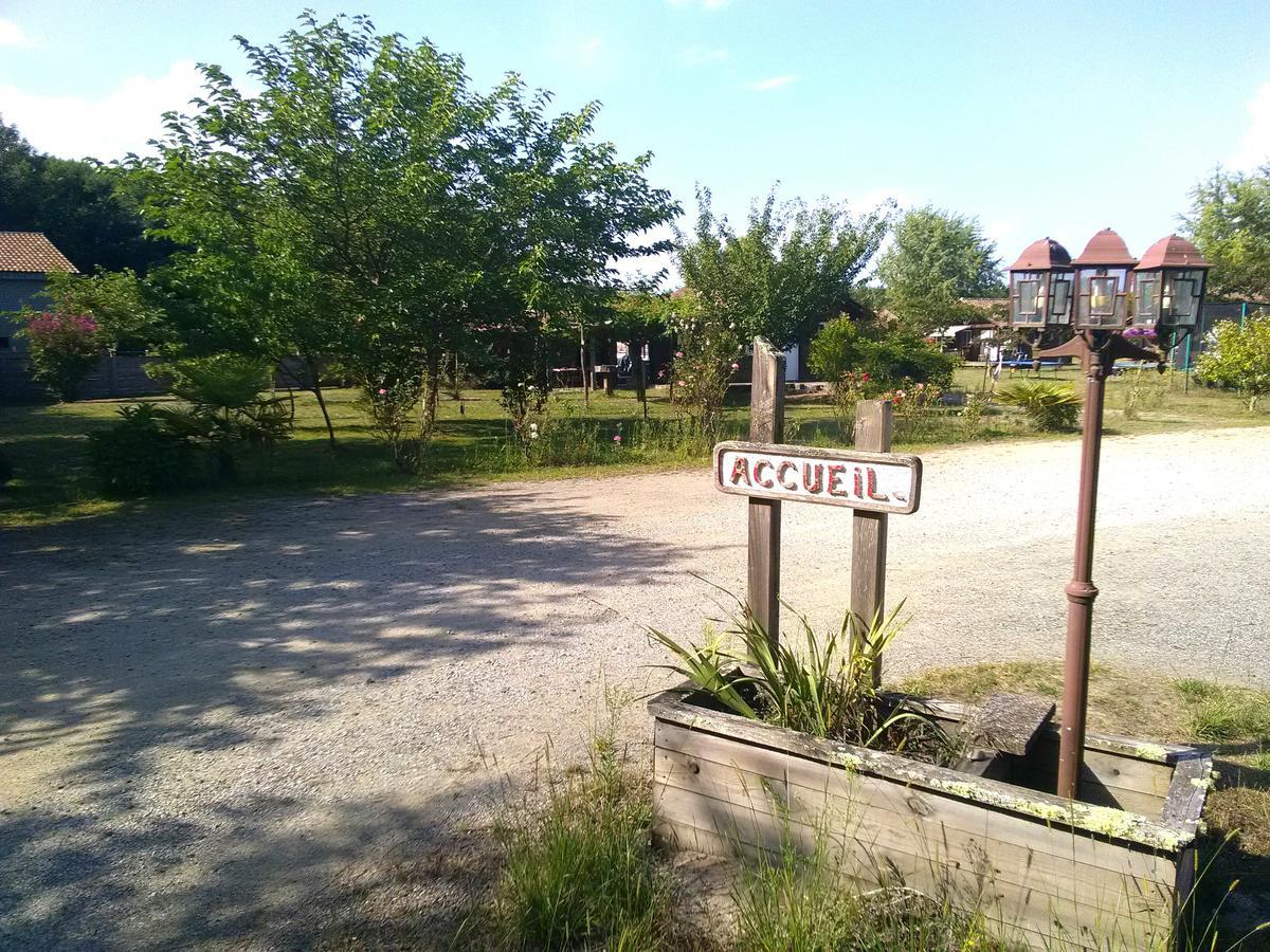 Camping Familial Les Chalets D'Uza Exterior foto